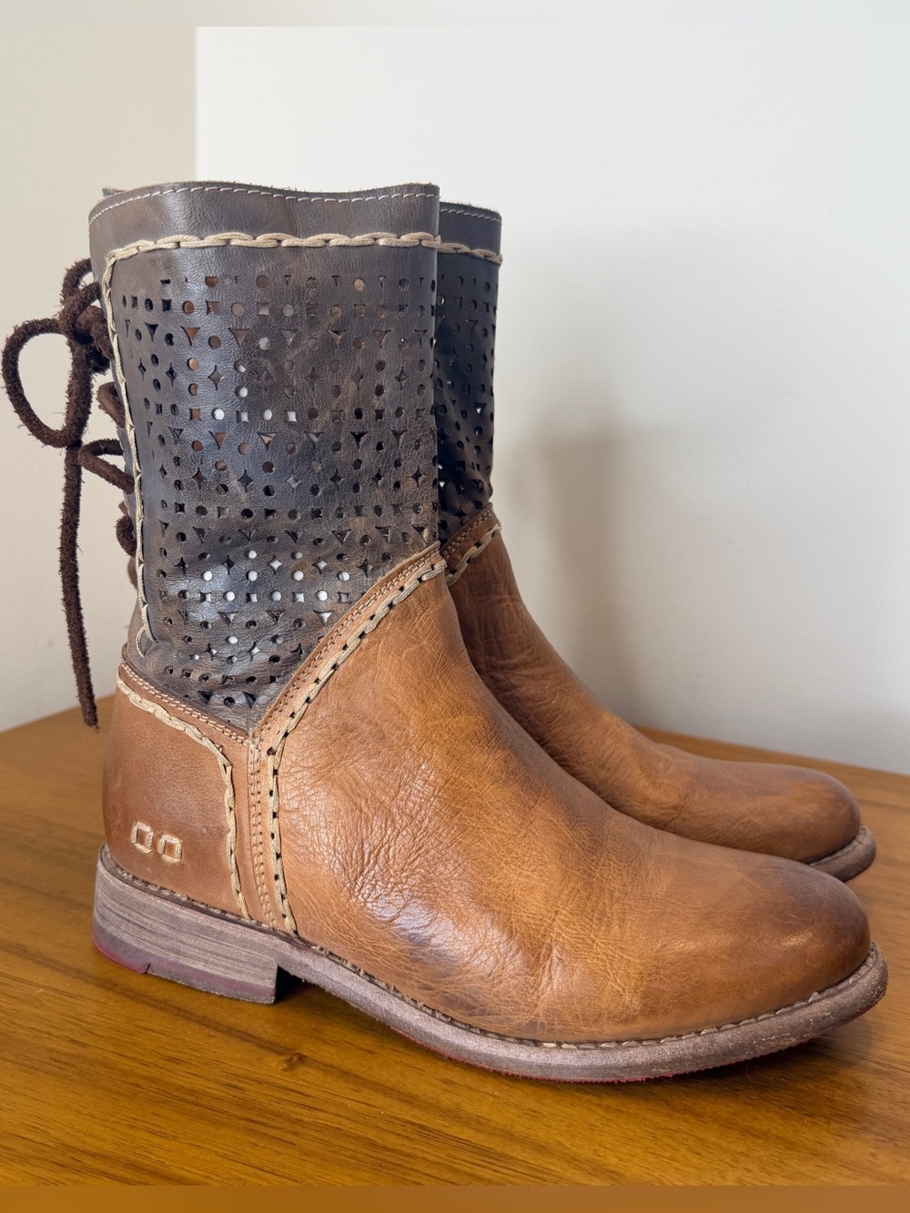 Bed Stu Cheshire S Boots Womens 6 Tan Taupe Leather Laser Cut Lace Up Like New